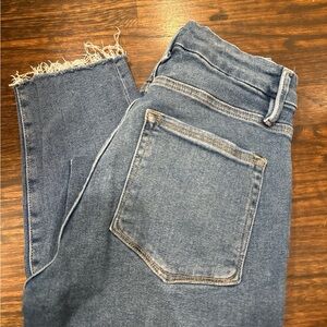 Good American Stylish Blue Frayed Hem Jeans